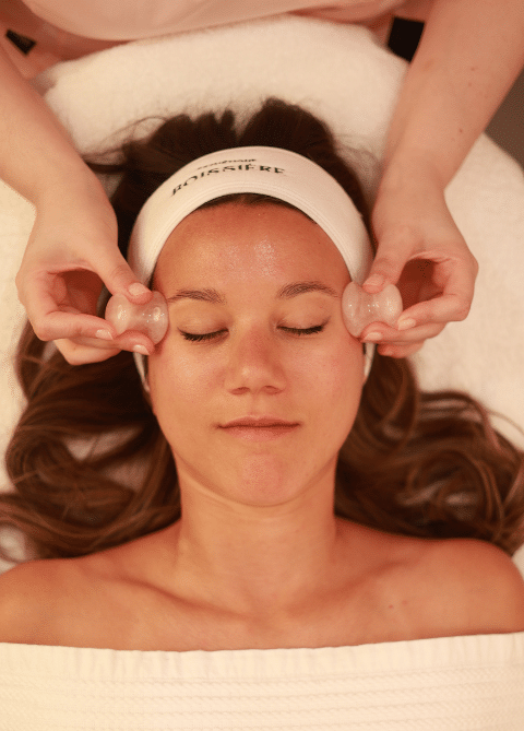 Massage Kobido patiente Esthétique Boissière Paris 16