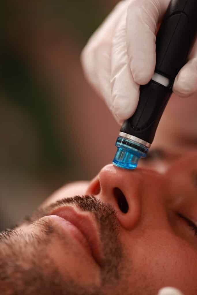 Séance Hydrafacial avec un homme chez Esthétique Boissière à Paris 16